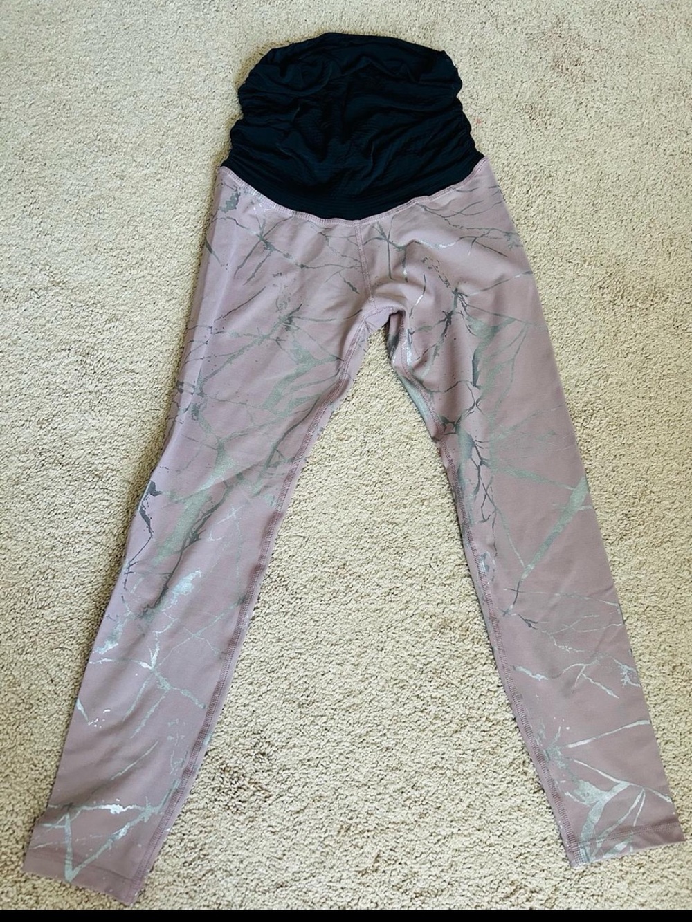 Beyond Yoga Maternity Leggings Medium metallic Marble Over Belly